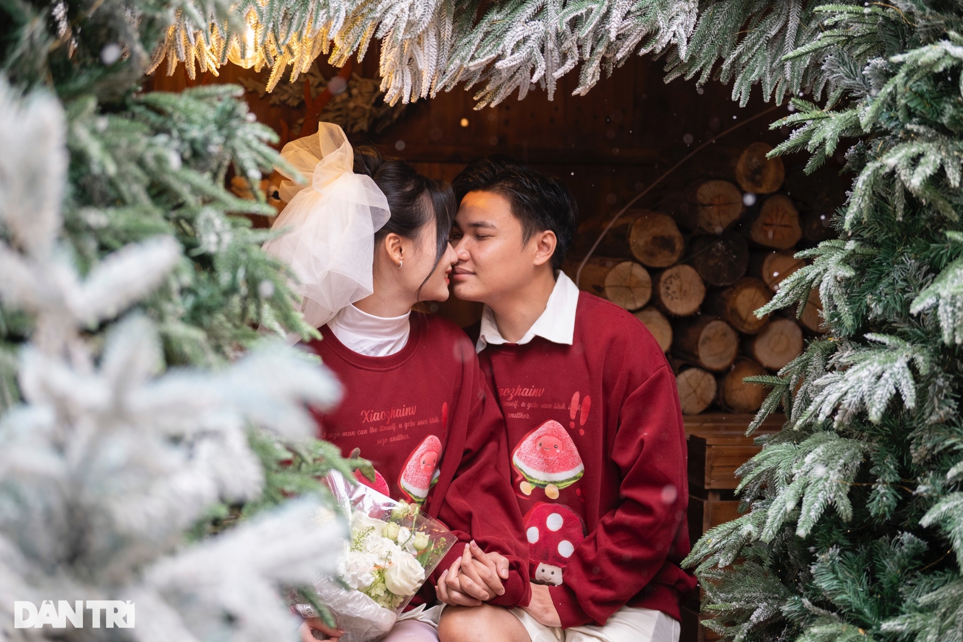 Quán cà phê ở Hà Nội chi 250 triệu trang trí Noel phục vụ khách sống ảo - 13 Quán cà phê ở Hà Nội chi 250 triệu trang trí Noel phục vụ khách sống ảo - 13