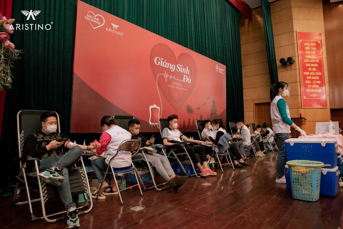 Aristino đem Đôi Cánh Yêu Thương sưởi ấm Giáng sinh đỏ - 1 Aristino đem Đôi Cánh Yêu Thương sưởi ấm Giáng sinh đỏ - 1