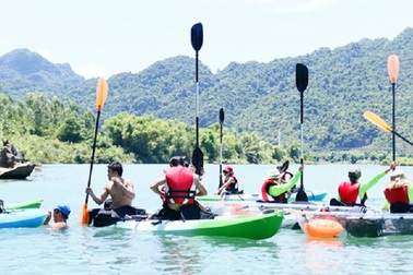 Quảng Bình: Khai trương trung tâm thể thao dưới nước phục vụ khách du lịch