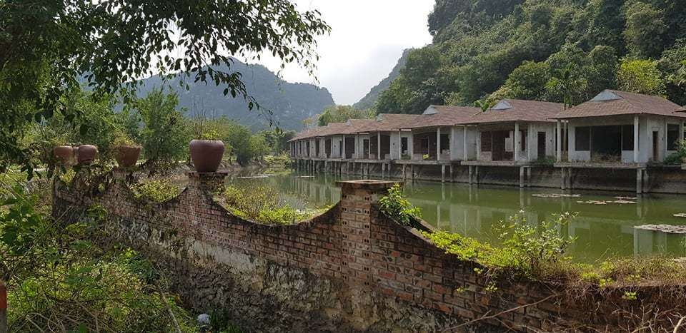 Cận cảnh homestay hàng chục tỷ đồng bị bỏ hoang tại Ninh Bình - 2 Cận cảnh homestay hàng chục tỷ đồng bị bỏ hoang tại Ninh Bình - 2