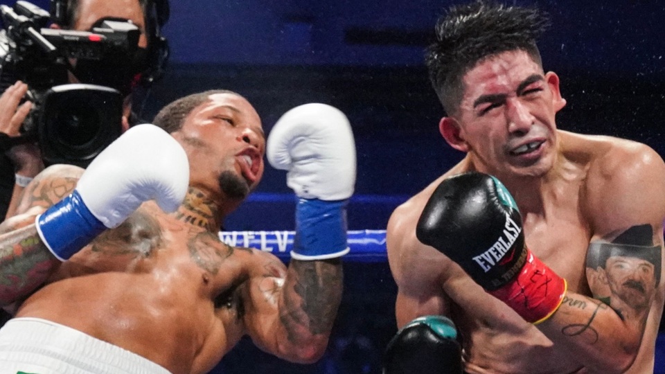 Võ sĩ hạ knock-out đối thủ bằng cú đấm trời giáng đẹp nhất của năm - 1 Võ sĩ hạ knock-out đối thủ bằng cú đấm trời giáng đẹp nhất của năm - 1