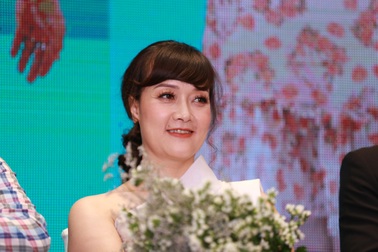 Diễn viên Vân Dung: “Bao nhiêu cái xấu của phụ nữ tôi vơ hết cả rồi”