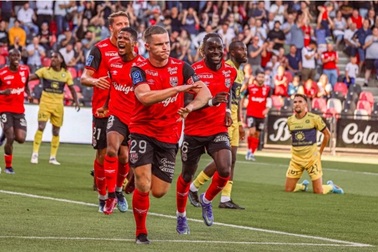 Thua đậm Guingamp, Pau FC tiếp tục đối diện thử thách lớn ở Ligue 2