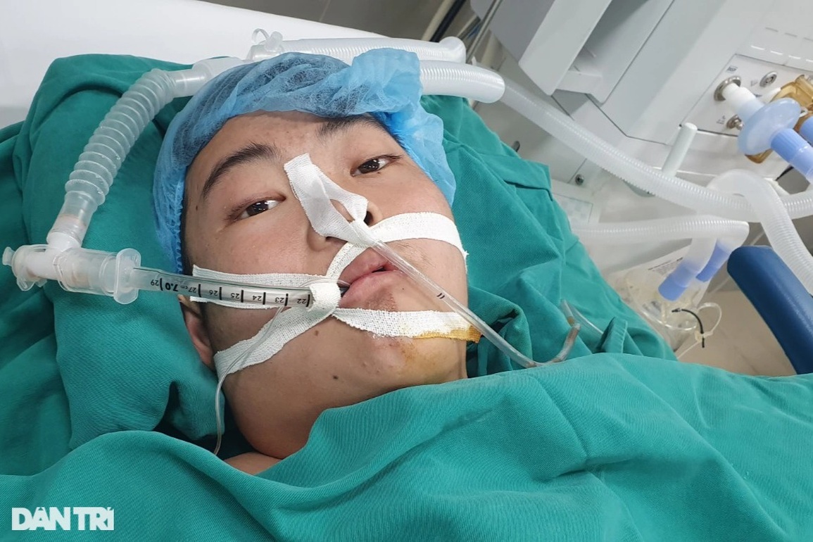 Bác sĩ kêu gọi cứu giúp em học sinh người Dao mang khối u khổng lồ - 3 Bác sĩ kêu gọi cứu giúp em học sinh người Dao mang khối u khổng lồ - 3