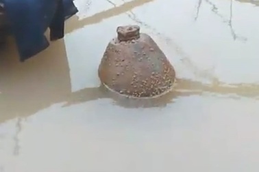 Phát hiện quả bom lớn khi thi công mố cầu