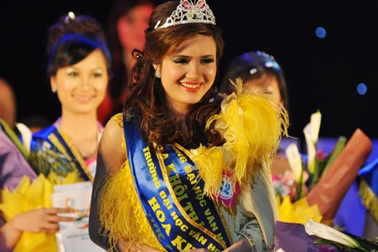 Em gái Công Vinh đăng quang Hoa khôi ĐH Văn hóa