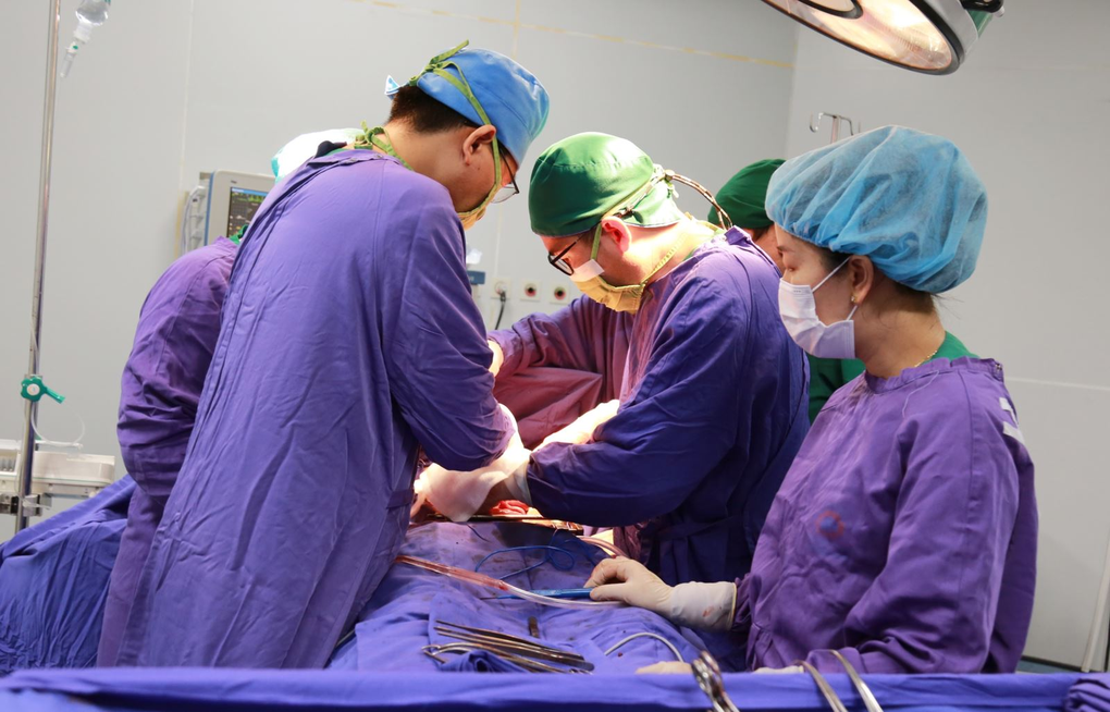 Kích hoạt báo động đỏ cứu thanh niên vỡ tạng do nhảy cầu Bãi Cháy - 1 Kích hoạt báo động đỏ cứu thanh niên vỡ tạng do nhảy cầu Bãi Cháy - 1