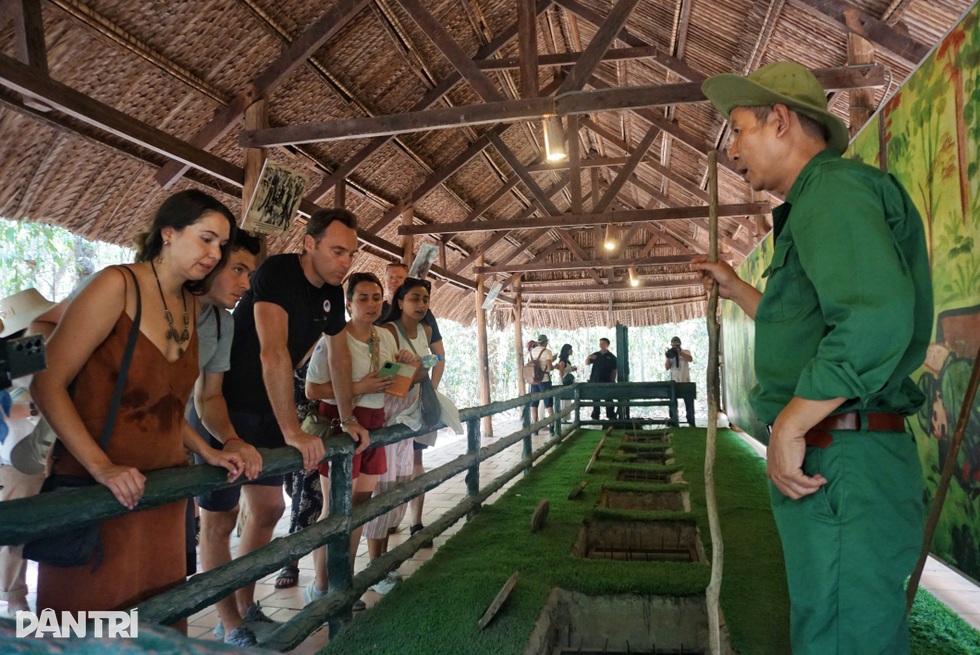 Hướng dẫn đến Địa đạo Củ Chi: Trải nghiệm bắn súng thật, sống dưới lòng đất - 5 Hướng dẫn đến Địa đạo Củ Chi: Trải nghiệm bắn súng thật, sống dưới lòng đất - 5