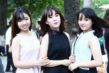 Teen Chu Văn An làm lễ trưởng thành, teen Lomonoxop "quậy" tưng bừng với DJ