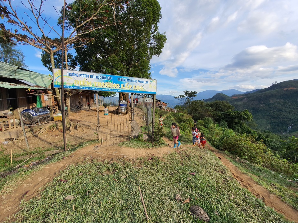 Bão giật tung mái trường, thầy trò Lấp Loa mơ lớp học kiên cố - 12