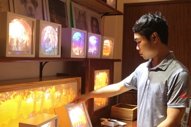 "Thổi hồn" vào đèn giấy nghệ thuật, chàng trai 9x kể chuyện qua giác quan