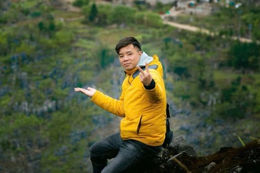 Chàng trai bỏ việc lương 20 triệu đồng về Hà Giang chạy xe ôm chở du khách