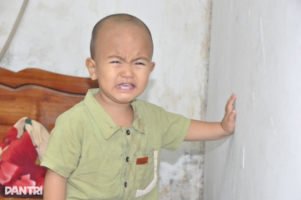 Xót thương bé 2 tuổi đánh đu sự sống với căn bệnh u nguyên bào thần kinh - 3 Xót thương bé 2 tuổi đánh đu sự sống với căn bệnh u nguyên bào thần kinh - 3