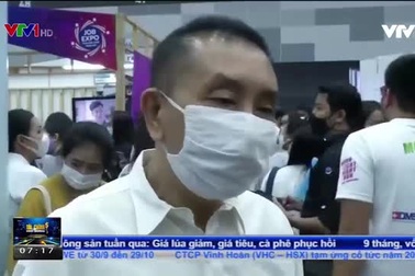 Thất nghiệp vì Covid-19, người Thái đổ xô đến hội chợ tìm việc làm