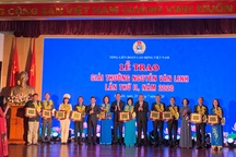 10 cán bộ Công đoàn xuất sắc nhận Giải thưởng Nguyễn Văn Linh lần 2