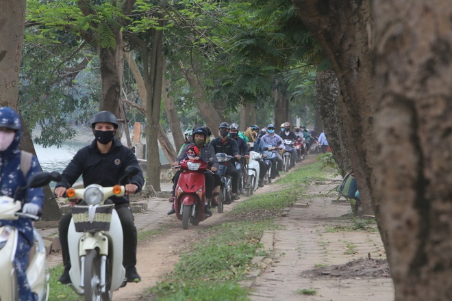 Ngày đầu nghỉ lễ: Nhiều tuyến đường cửa ngõ thủ đô ùn tắc từ sáng đến trưa - 10 Ngày đầu nghỉ lễ: Nhiều tuyến đường cửa ngõ thủ đô ùn tắc từ sáng đến trưa - 10