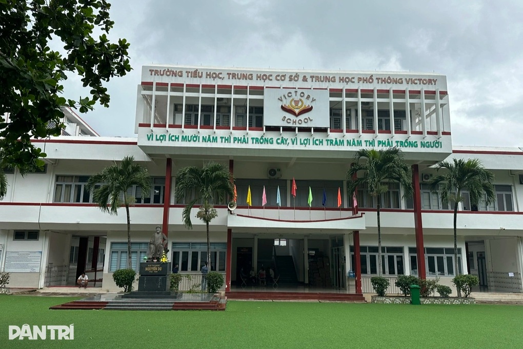 Case of male student being asked to transfer schools at the beginning of the school year: Department of Education and Training gives urgent instructions - 2 Vụ nam sinh bị yêu cầu chuyển trường đầu năm học: Sở GDĐT chỉ đạo nóng - 2