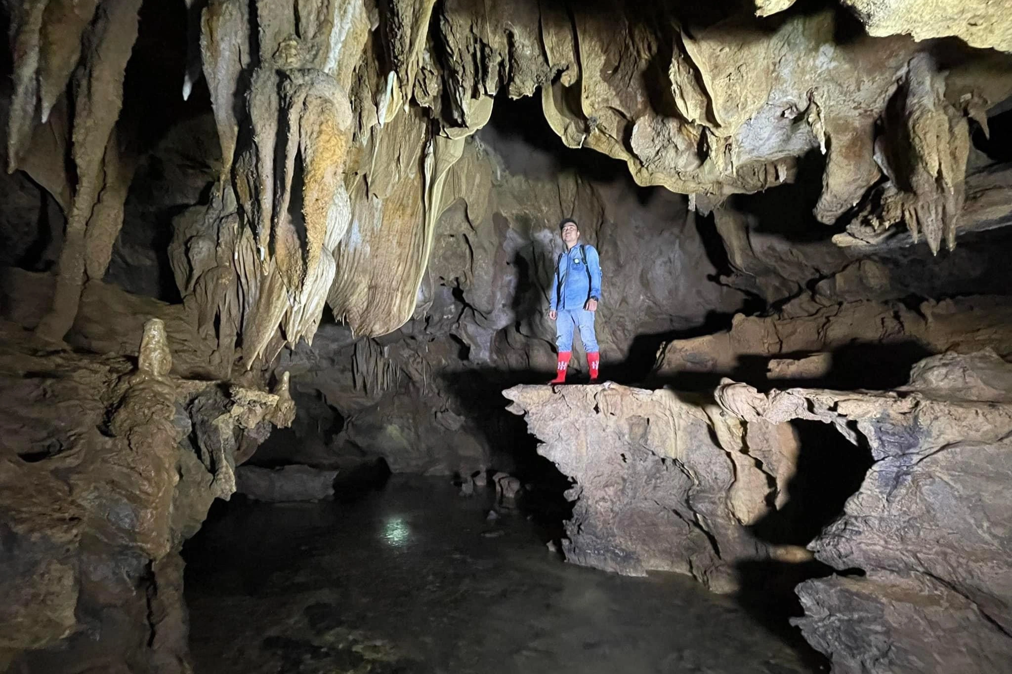 Dòng sông cát trong hang động mới phát hiện ở Quảng Trị - 4