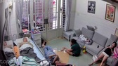 TPHCM: Đèn chùm treo 20 năm bất ngờ rơi từ trên cao khi cả nhà ngồi ở dưới