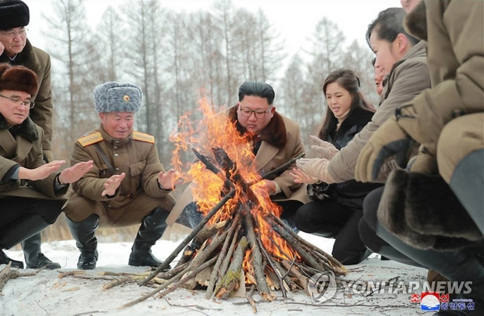 Ông Kim Jong-un và phu nhân cưỡi bạch mã thăm núi thiêng - 3 Ông Kim Jong-un và phu nhân cưỡi bạch mã thăm núi thiêng - 3