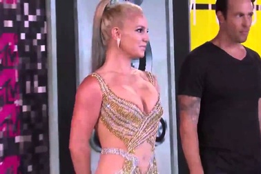 Britney Spears khoe vẻ tươi trẻ