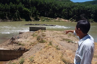 Công trình cầu dân sinh ì ạch, dân bí đường đi