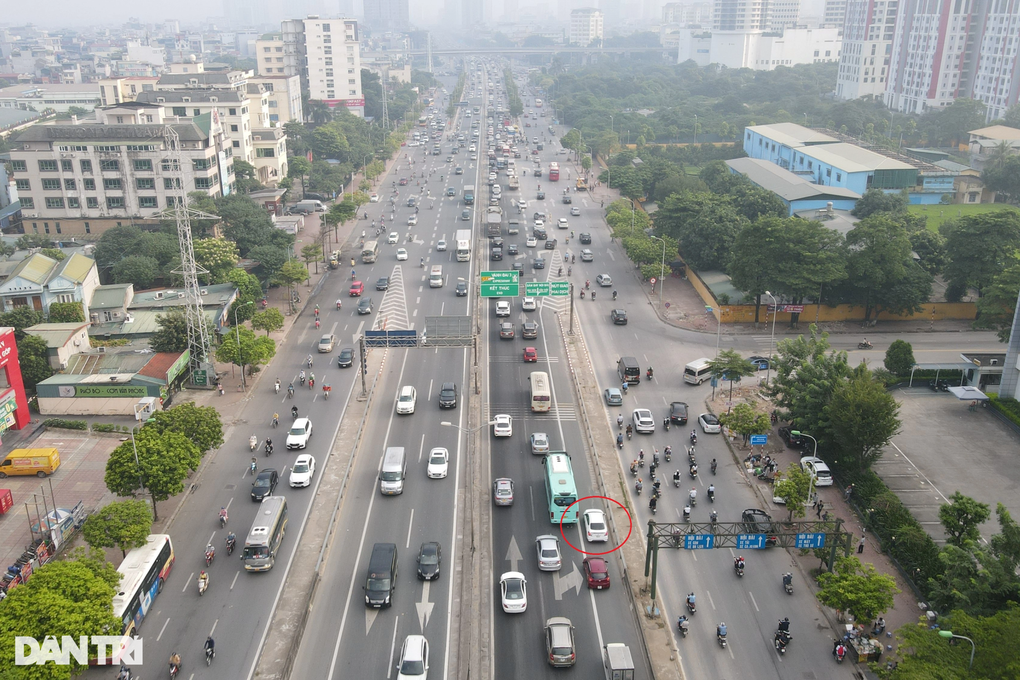 CSGT Hà Nội đi mô tô đặc chủng tuần tra trên đường vành đai 3 - 2 CSGT Hà Nội đi mô tô đặc chủng tuần tra trên đường vành đai 3 - 2