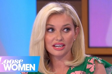 Amy Hart xinh đẹp trả lời phỏng vấn