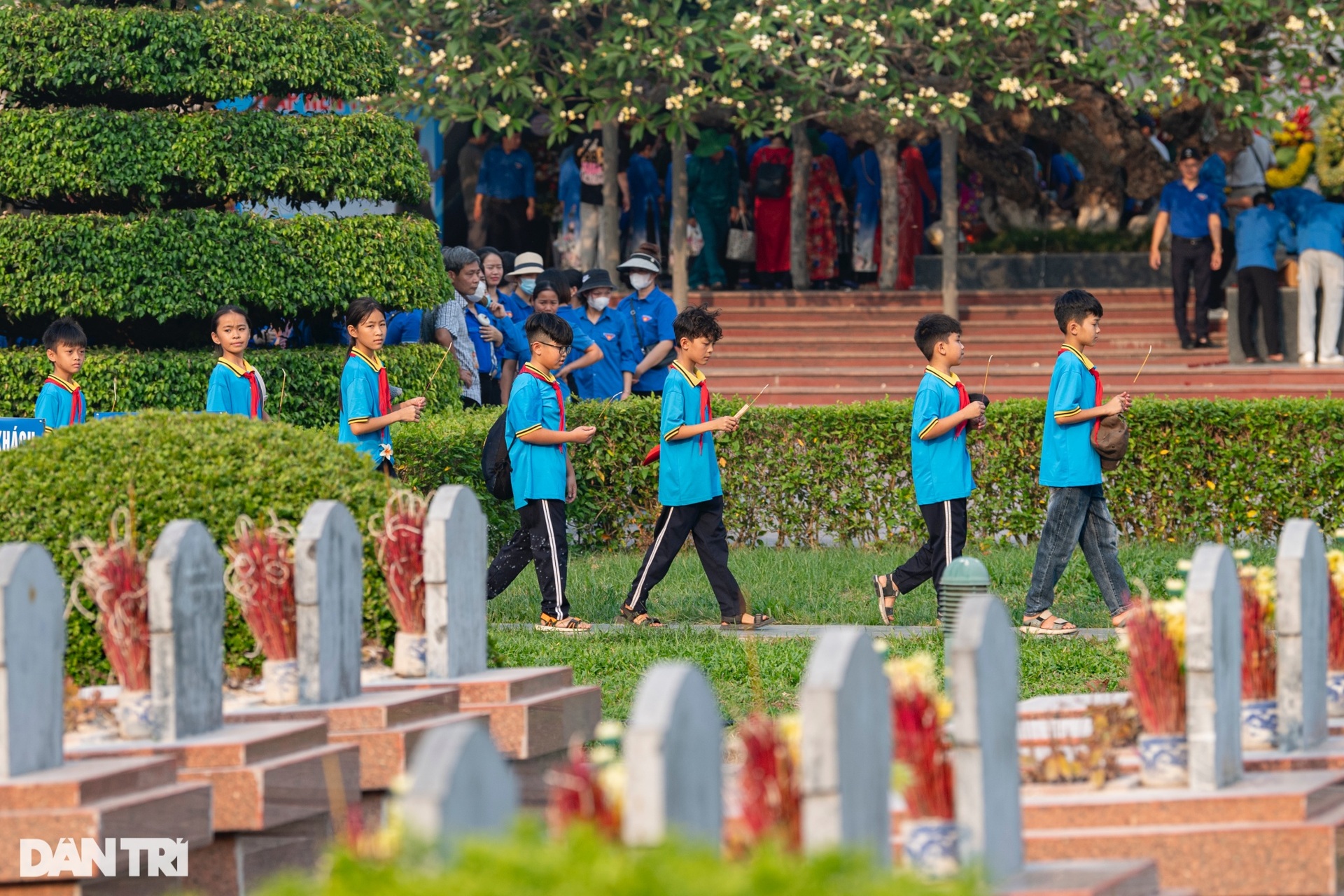 Chiến sĩ Điện Biên trăm tuổi viếng đồng đội ở Nghĩa trang liệt sĩ Đồi A1 - 10 Chiến sĩ Điện Biên trăm tuổi viếng đồng đội ở Nghĩa trang liệt sĩ Đồi A1 - 10