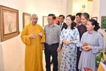 Thông điệp hòa bình qua triển lãm về hoa sen của họa sĩ Kim Đức