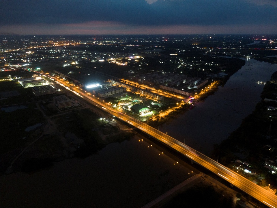 TP. Tân An xuất hiện cầu vàng cảnh quan, điểm check-in ấn tượng - 2 TP. Tân An xuất hiện cầu vàng cảnh quan, điểm check-in ấn tượng - 2