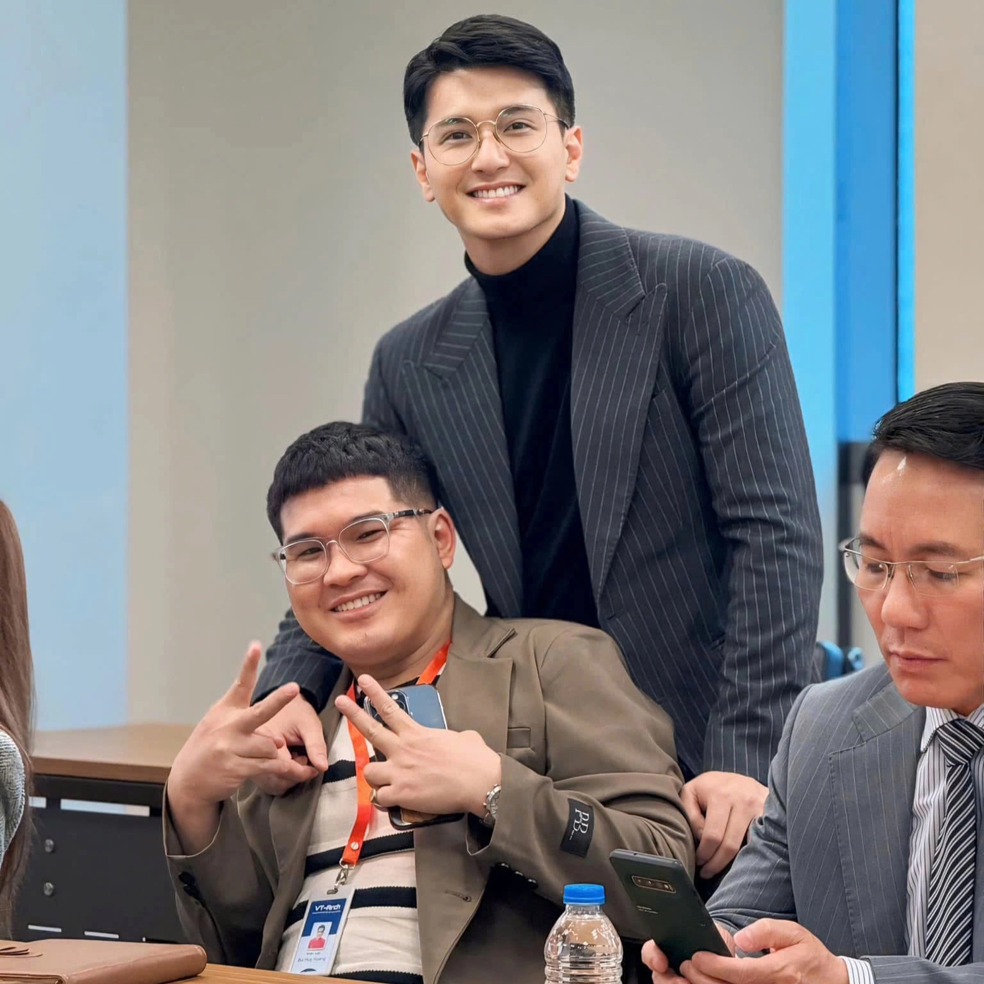 Ba nam diễn viên điển trai, khí chất tổng tài phim giờ vàng VTV - 11 Ba nam diễn viên điển trai, khí chất tổng tài phim giờ vàng VTV - 11