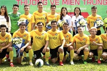 Hồ Đức Vĩnh hào hứng khi đá bóng cùng Tiến Linh, Tài Em