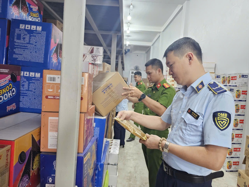 Liên tiếp phát hiện các cơ sở bán bánh trung thu nhập lậu, không rõ nguồn gốc - 1 Liên tiếp phát hiện các cơ sở bán bánh trung thu nhập lậu, không rõ nguồn gốc - 1