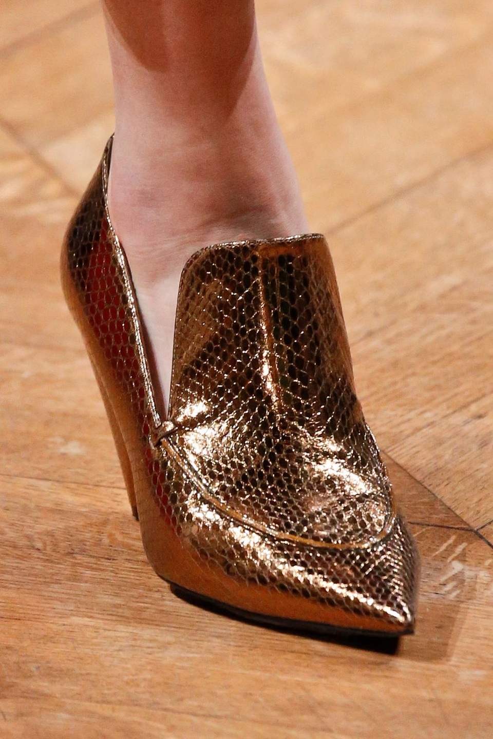 Xu hướng giày dép sành điệu của năm 2020  - 3