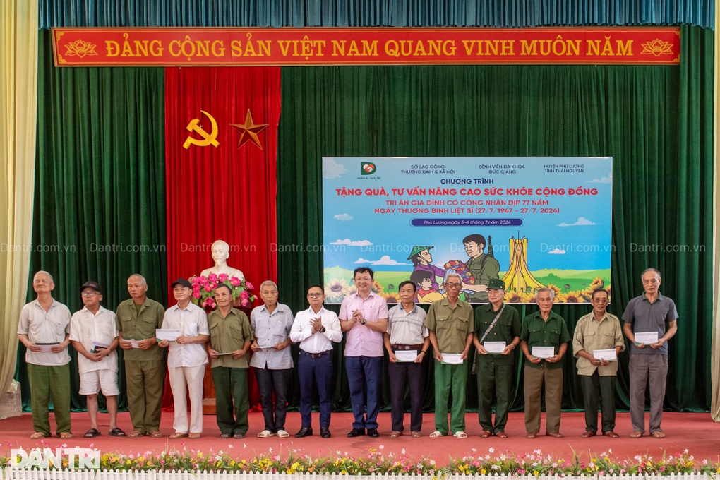 Trao tặng quà, tri ân người có công trên địa bàn tỉnh Thái Nguyên - 6 Trao tặng quà, tri ân người có công trên địa bàn tỉnh Thái Nguyên - 6
