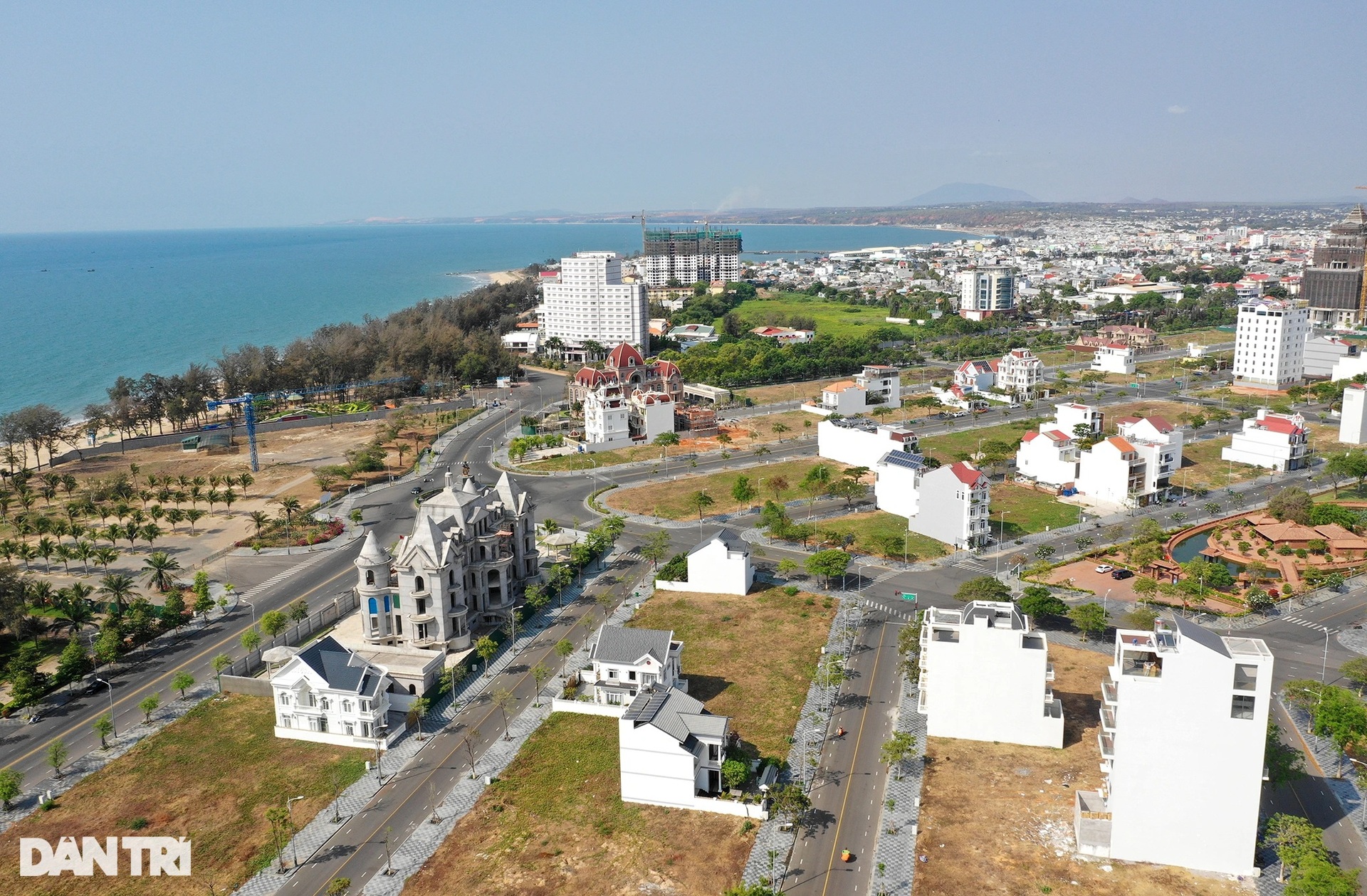 Cận cảnh dự án biến sân golf thành khu đô thị đang bị Bộ Công an kiểm tra - 11 Cận cảnh dự án biến sân golf thành khu đô thị đang bị Bộ Công an kiểm tra - 11