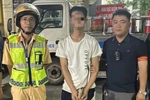 Bắt quả tang một thanh niên ở Phú Thọ đốt 2 quả pháo nổ ở nơi công cộng