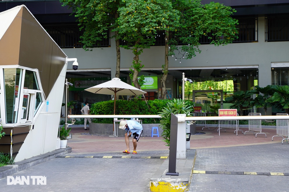 Hà Nội: Phong tỏa tòa chung cư 400 hộ dân và nhiều cửa hàng, quán ăn - 2 Hà Nội: Phong tỏa tòa chung cư 400 hộ dân và nhiều cửa hàng, quán ăn - 2