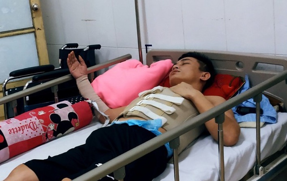 Nhà mình nghèo quá, cha mẹ gả con đi... để mà lấy tiền trả nợ, cứu anh - 1 Nhà mình nghèo quá, cha mẹ gả con đi... để mà lấy tiền trả nợ, cứu anh - 1