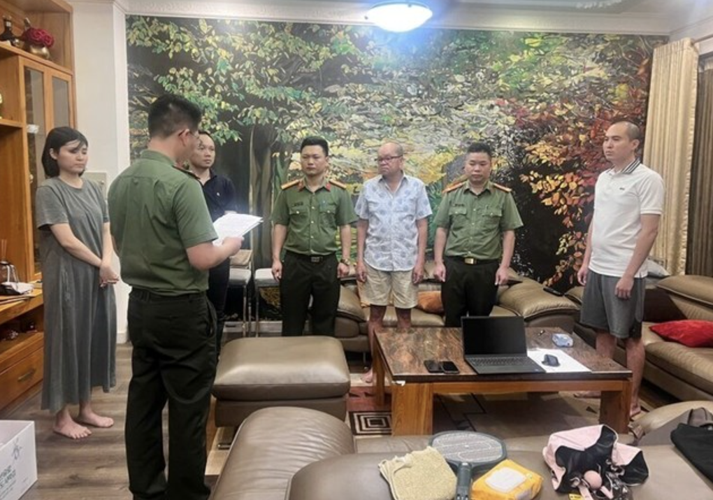 Triệt phá vụ vận chuyển 84 tấn quặng có chứa chất phóng xạ - 1
