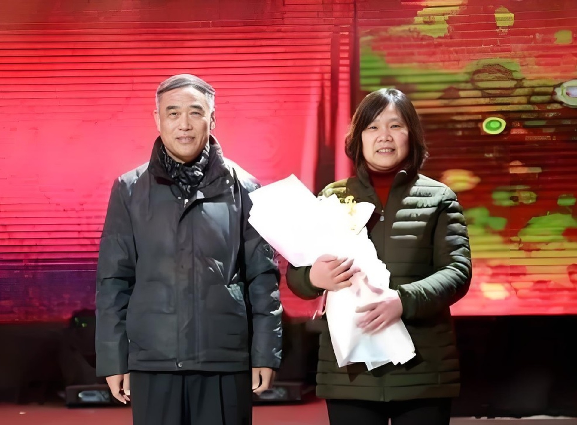 Con đứng bét lớp đỗ đại học, mẹ mù chữ trở thành nhà văn - 4 Con đứng bét lớp đỗ đại học, mẹ mù chữ trở thành nhà văn - 4