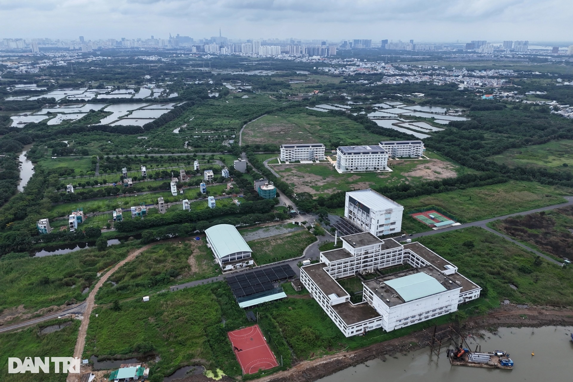 Sinh viên ở TPHCM ngóng tuyến xe buýt đấu thầu gần 2 năm chưa chạy - 2 Sinh viên ở TPHCM ngóng tuyến xe buýt đấu thầu gần 2 năm chưa chạy - 2