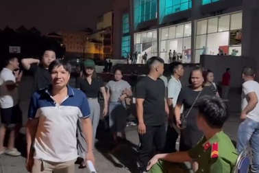 Đấu giá đất huyện Hoài Đức: Chờ xuyên đêm và chấp nhận ra về trắng tay