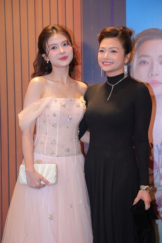 Kiều Anh đọ nhan sắc trẻ đẹp với nữ diễn viên kém 20 tuổi phim giờ vàng VTV - 4