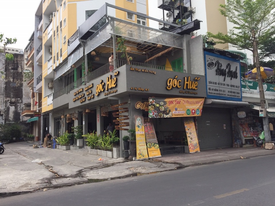 TPHCM: Tiệm cắt tóc, sửa xe, ăn uống “hốt bạc” ngày đầu mở cửa trở lại - 7 TPHCM: Tiệm cắt tóc, sửa xe, ăn uống “hốt bạc” ngày đầu mở cửa trở lại - 7