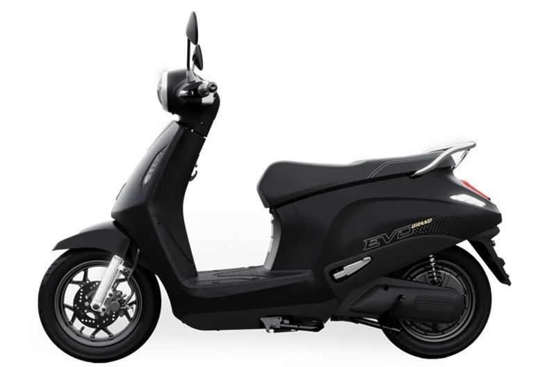 Loạt xe máy điện VinFast pin "khủng" nhất hiện nay, có xe đi tới 262 km/lần sạc