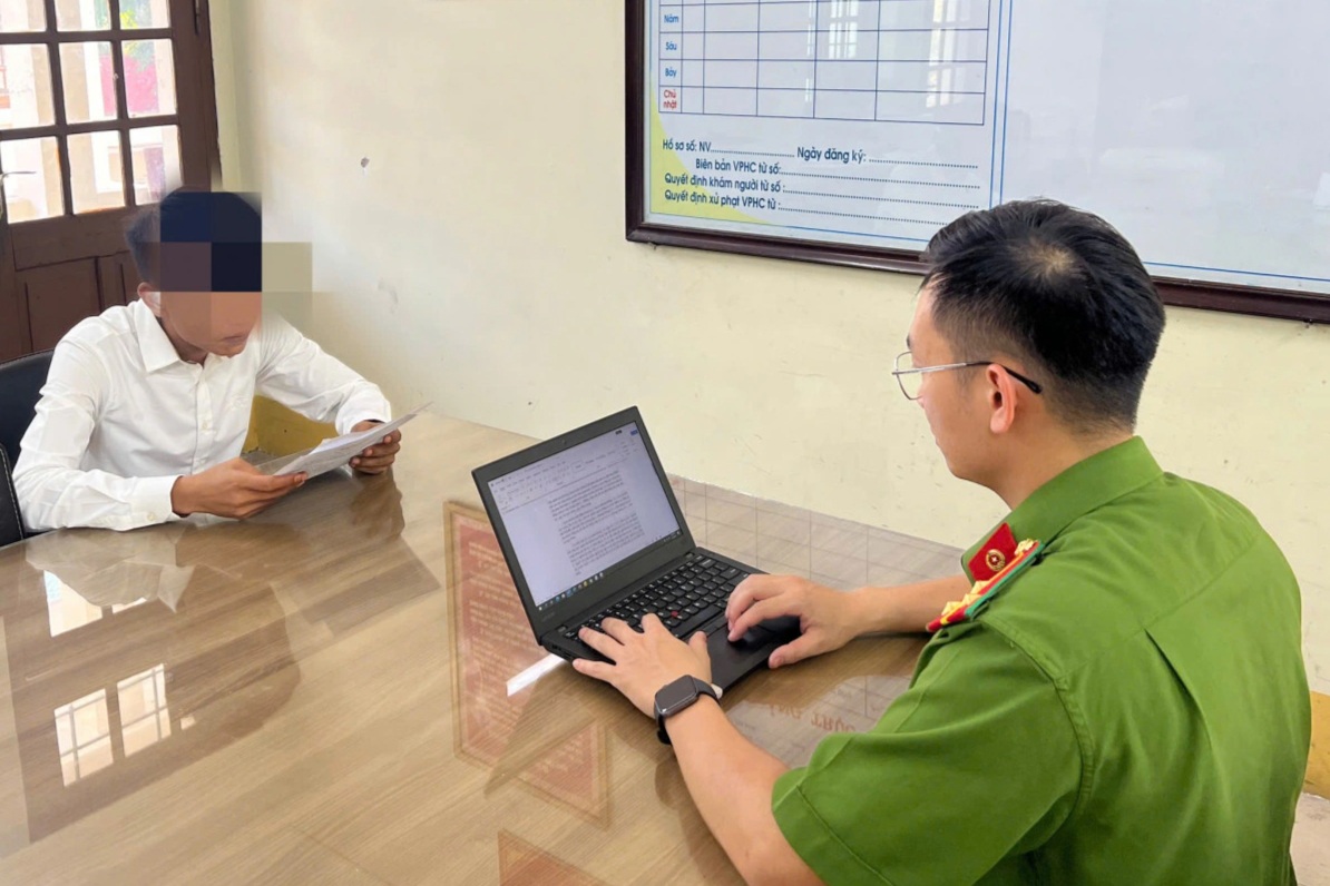 Làm rõ video khách nước ngoài và tài xế taxi xé tiền ở Quảng Ninh - 1