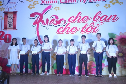 Trưởng tổ chức văn nghệ mừng Xuân gây quỹ giúp học sinh nghèo