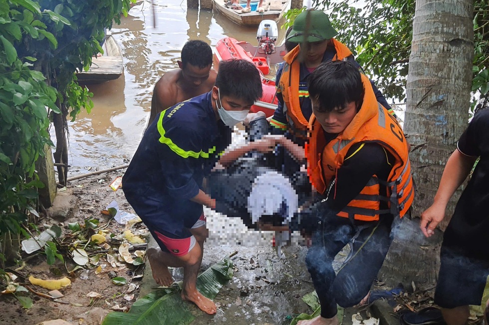 Người nhái gần 100 lần cướp cơm hà bá, giấu nghề với người yêu - 4 Người nhái gần 100 lần cướp cơm hà bá, giấu nghề với người yêu - 4